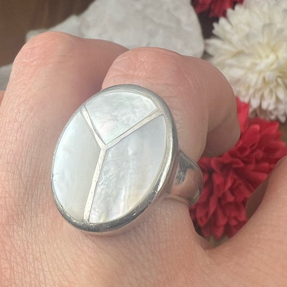 Jewelry - Vintage Chunky Mother of Pearl Inlay Ring Size 6 Sterling Silver Southwestern